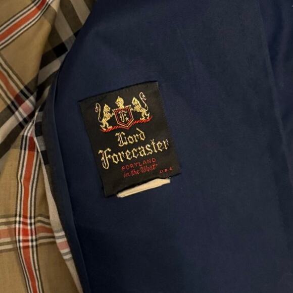 Elegant Trench Coat - Classic Style, Women's Outerwear - Picture 3 of 4